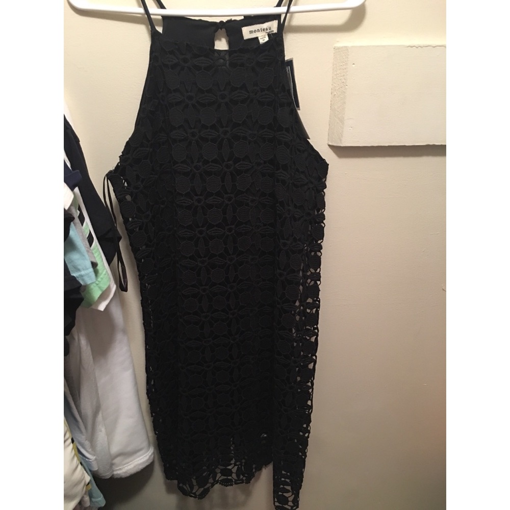 Cute black dress!